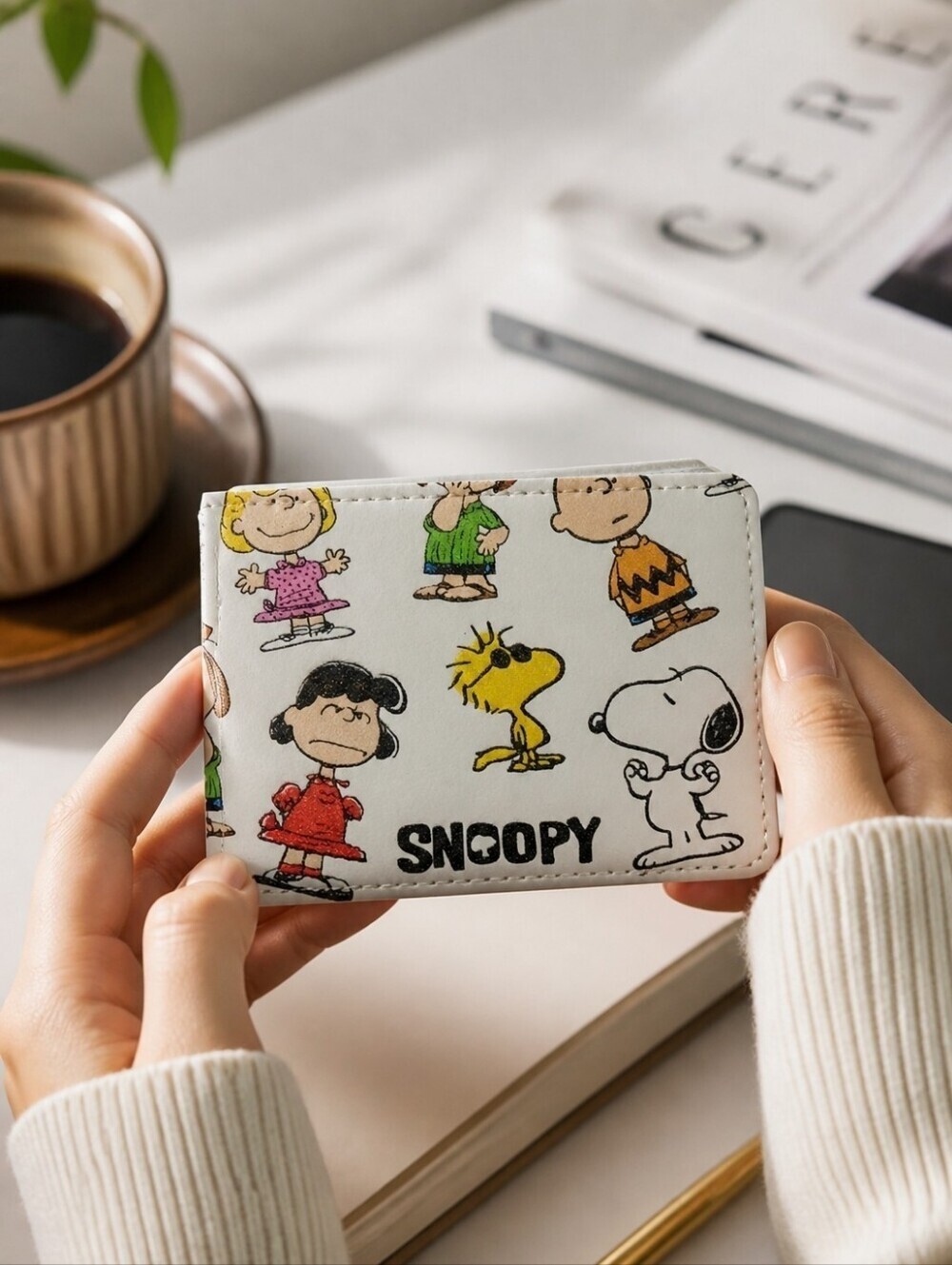 Peanuts -Snoopy & The Peanut Crew ID/Card Wallet, 2 Covered ID Windows, 8 Slots